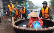 Thừa Thiên - Huế: Khẩn cấp cứu trợ người dân vùng lũ