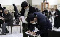 Phòng dịch COVID-19, Iran dự kiến ra quy định đeo khẩu trang bắt buộc
