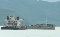 Khẩn trương cứu tàu hàng 22.000 tấn mắc cạn