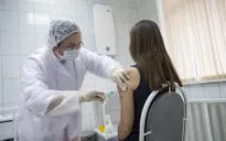 30 bác sĩ Nga tình nguyện tiêm vaccine Sputnik-V