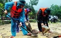 Khắc phục hậu quả mưa lũ tại miền Trung