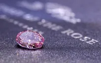 Chiêm ngưỡng viên kim cương hồng siêu hiếm trị giá 38 triệu USD