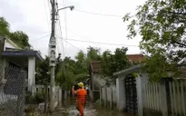 Điện lực miền Trung khẩn trương khôi phục lưới điện sau mưa lũ