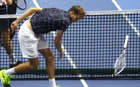 Bị loại ở vòng 2, Daniil Medvedev trở thành cựu vô địch giải quần vợt Saint Petersburg