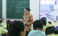 Lớp học tình thương của bà lão bán vé số