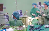 Cứu sản phụ mang song thai trong, ngoài tử cung hiếm gặp