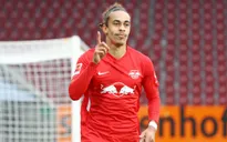 Thắng Augsburg, RB Leipzig giữ vững ngôi đầu