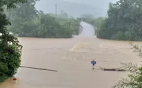 Quảng Bình “căng mình” ứng phó với lũ lớn