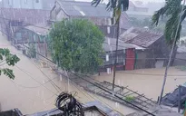 Một học sinh lớp 3 ngã tử vong khi đi tránh lũ