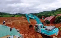 4 dãy nhà của Đoàn 337 bị sập hoàn toàn, thi thể các chiến sĩ được đưa về BV đa khoa Quảng Trị