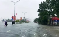 Mưa lớn tiếp diễn ở Quảng Bình, Hà Tĩnh, lũ các sông ở mức cao