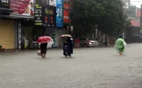 Sau 15 ngày mưa lũ, miền Trung vẫn còn nhiều diễn biến nguy hiểm khó lường