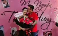 Tuấn Hưng hôn vợ ngọt ngào trong ngày sinh nhật
