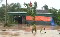 Nước lũ vẫn đang ở mức đỉnh tại Hà Tĩnh