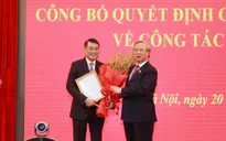 Trao quyết định cho ông Lê Minh Hưng giữ chức Chánh Văn phòng Trung ương Đảng