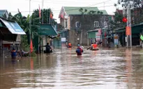 Hoàn lưu sau bão số 9 làm gần 3 vạn học sinh Hà Tĩnh nghỉ học