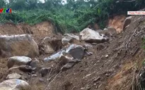 Sạt lở Rào Trăng 3: Vẫn bị chia cắt trên đường 71, còn 3km nữa mới đến điểm các nạn nhân gặp nạn