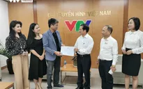 Quỹ Tấm lòng Việt tiếp nhận tiền ủng hộ miền Trung từ Hội Thừa Phát Lại Hà Nội