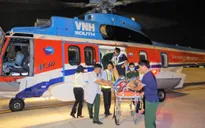 Trực thăng đưa 2 bệnh nhân từ Trường Sa về đất liền cấp cứu