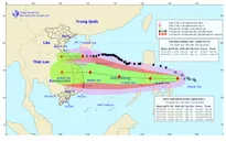 Bão số 8 giảm cấp tiến gần đất liền, bão số 9 có khả năng mạnh thêm