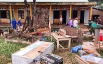 Chồng chất khó khăn, các trường học miền Trung đứng trước nguy cơ dịch bệnh, bỏ học, tụt hậu...