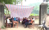 Người dân dựng lều bạt chặn đường vào bãi rác Nam Sơn