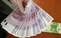 Tình trạng lãi suất âm, nhà đầu tư châu Âu phải trả phí gửi tiền ở ngân hàng