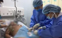 Bé trai ngạt nước nguy kịch do ngã xuống bể bơi