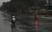 Áp thấp nhiệt đới gây mưa lớn diện rộng ở Trung Bộ và Nam Bộ