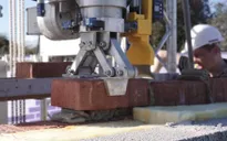 Robot tự động lát gạch tại Anh