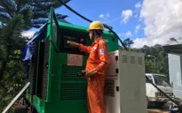 Đưa máy phát điện lên hiện trường phục vụ cứu hộ, cứu nạn vụ sạt lở ở Quảng Nam