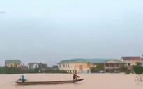 Mong ước sớm trở lại trường của học sinh vùng lũ