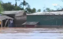 Ngập kéo dài ở vùng trũng Quảng Trị, người dân oằn mình chống chọi