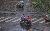 Trung Bộ nắng nóng gay gắt, Bắc Bộ và Nam Bộ mưa dông