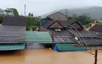 Nghệ An có nơi ngập đến tận nóc nhà