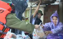 Nghệ An: Hỗ trợ lương thực, nhu yếu phẩm cho bà con bị cô lập trong 4 ngày qua