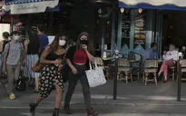 Ngăn chặn dịch COVID-19, các quán bar và quán cà phê ở Paris đóng cửa trong 2 tuần