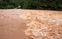 Nhiều nơi tại Quảng Bình bị chia cắt, cô lập do mưa lớn