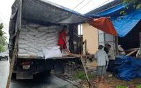 Bằng mọi cách đưa lương thực vào vùng cô lập ở Phước Sơn trong ngày 1/11