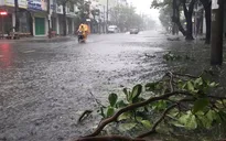 Phú Yên nước lũ dâng cao đang chia cắt nhiều khu dân cư