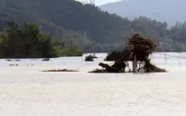 Nhiều nơi ở Phú Yên, Bình Định bị chia cắt do ngập lụt