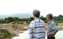 Nguy hiểm rình rập từ những hố nước "tử thần" trong mùa mưa