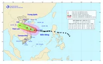 Bão số 13 vẫn rất mạnh, gió giật cấp 12 ở vùng ven biển từ Nam Nghệ An đến Quảng Ngãi