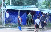 Mái nhà tạm cho những hộ dân bị mất nhà cửa trong trận sạt lở ở Trà Leng