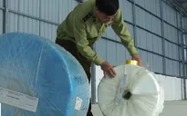 Thu giữ hơn 7 tấn vải kháng khuẩn nhập lậu để làm khẩu trang