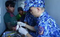 Kịp thời cấp cứu ngư dân gặp nạn trên biển