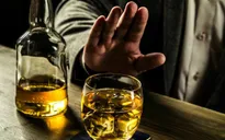 Ép uống rượu, bia và những hệ lụy không thể lường hết