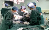 Phẫu thuật thắt ống động mạch thành công cho trẻ sơ sinh non tháng