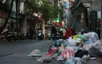 Hà Nội: Công nhân môi trường được trả lương, rác ùn ứ được giải tỏa