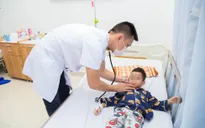 Cẩn trọng: Trẻ sốt, đau đầu, vào viện được chẩn đoán viêm não